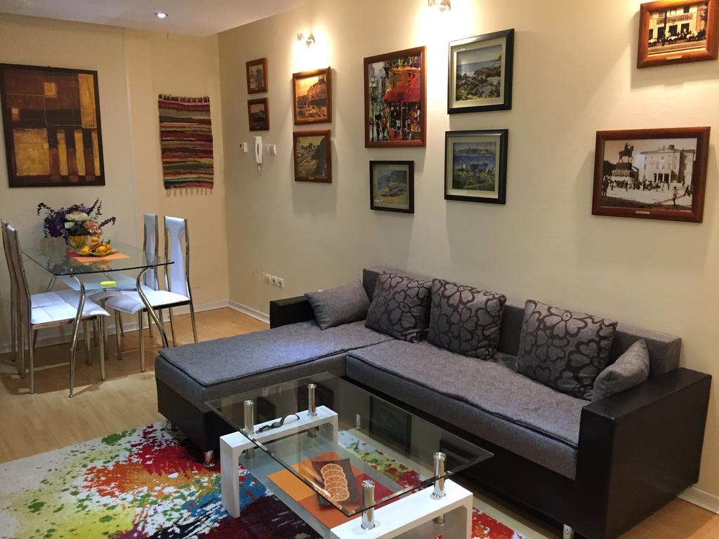 Apartment Amn Center
