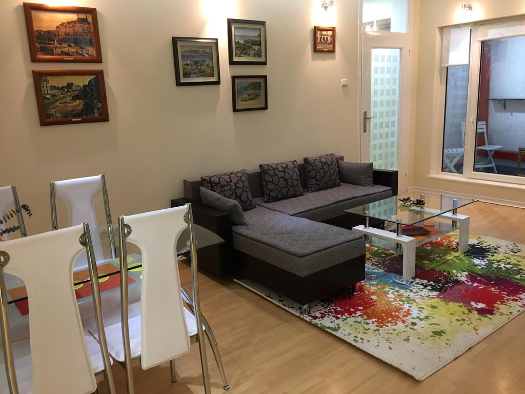 Apartment Amn Center